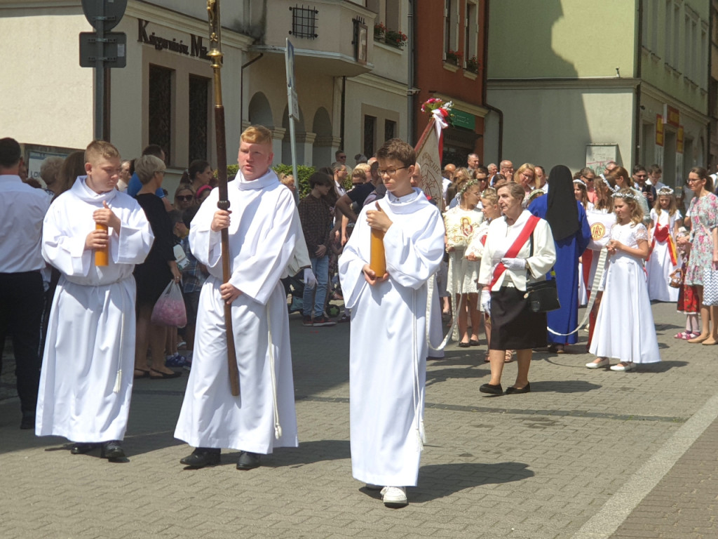 Procesja Bożego Ciała przeszła przez Rynek w Chrzanowie 16.06.2022