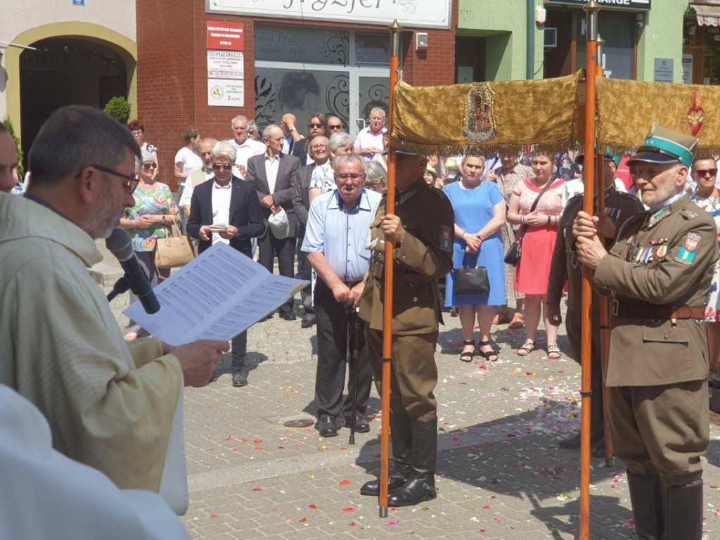 Procesja Bożego Ciała przeszła przez Rynek w Chrzanowie 16.06.2022