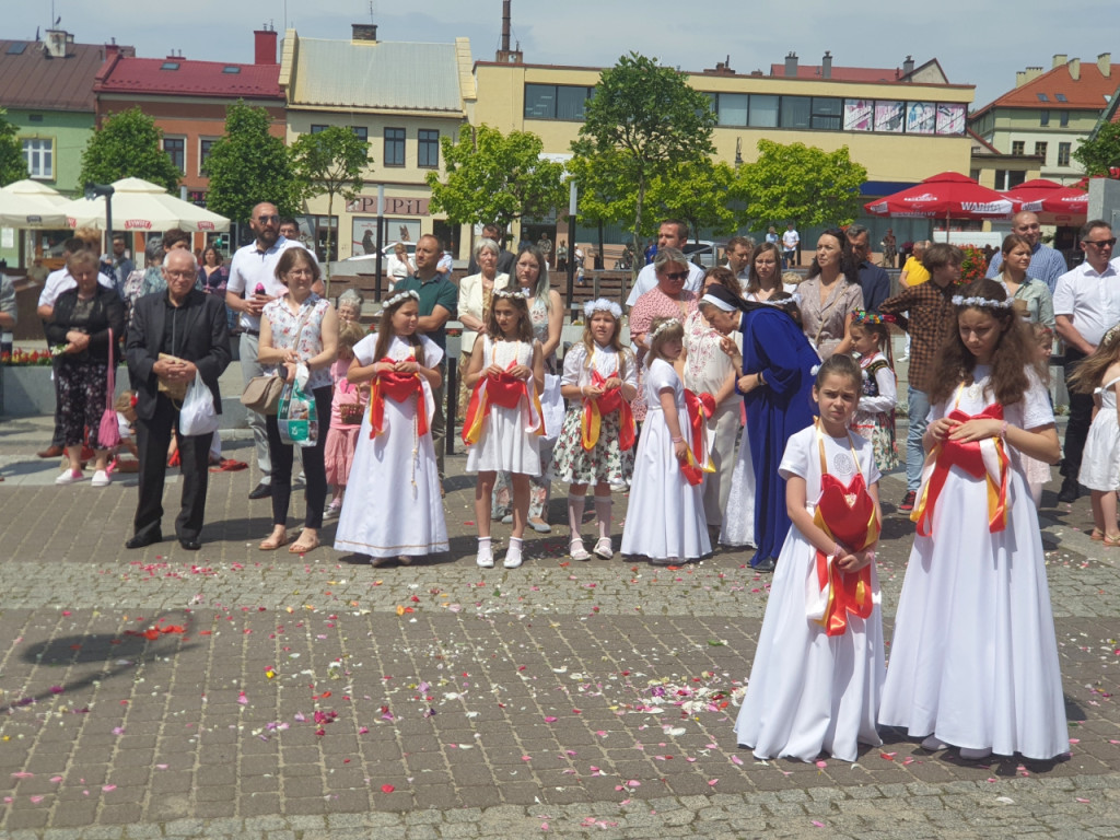 Procesja Bożego Ciała przeszła przez Rynek w Chrzanowie 16.06.2022