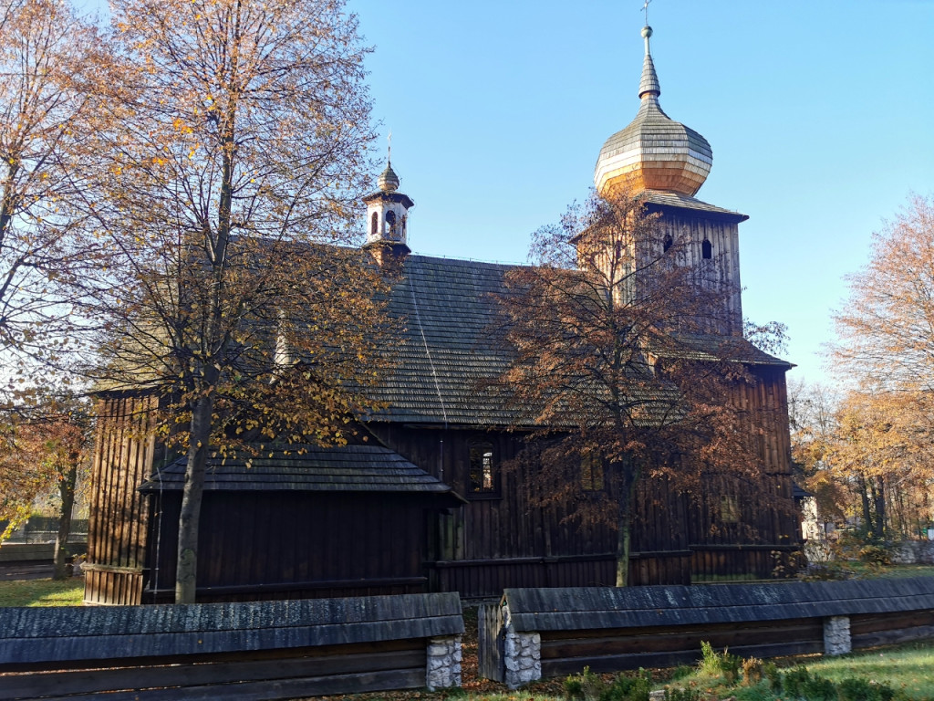 Skansen w Wygiełzowie jesienią. Jest pięknie i kolorowo