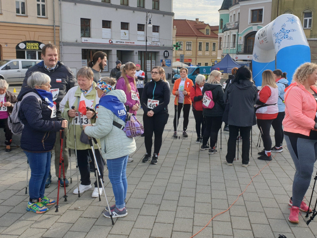 Niepodległościowy marsz nordic walking w Chrzanowie 11.11.2022