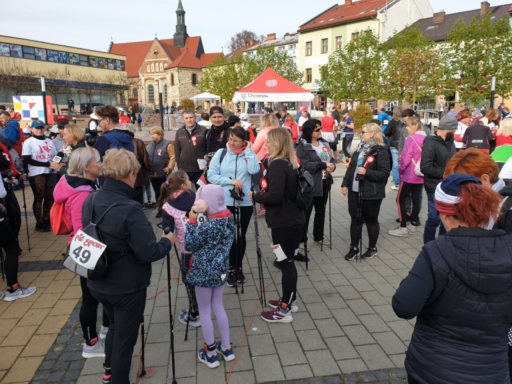 Niepodległościowy marsz nordic walking w Chrzanowie 11.11.2022