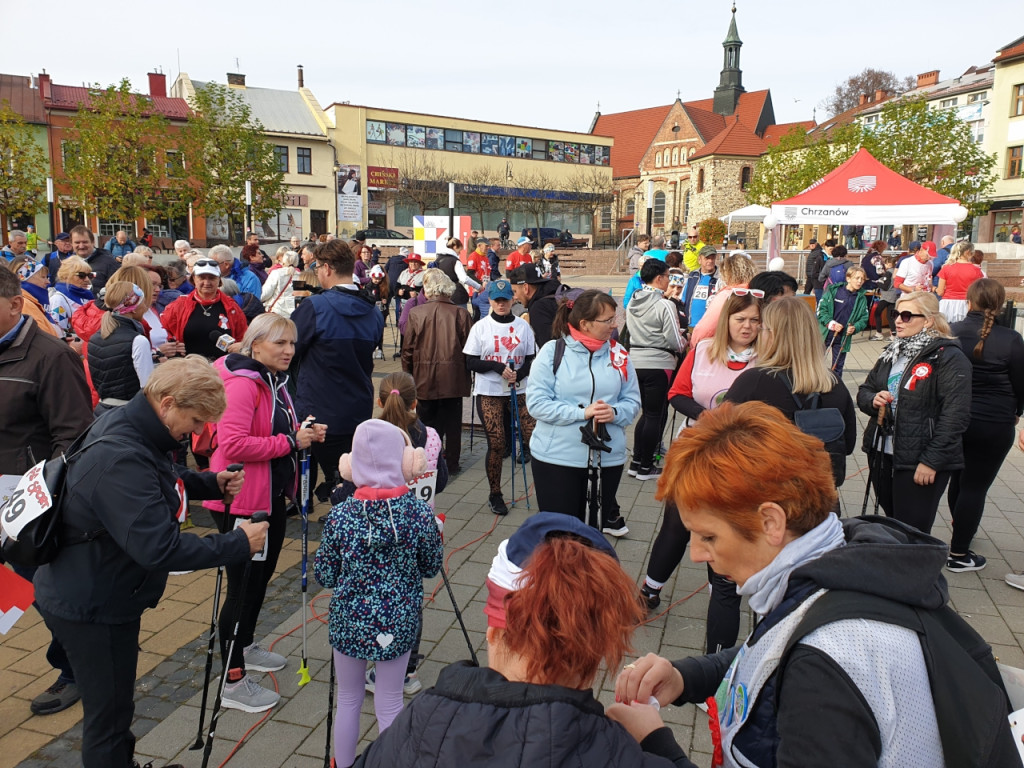 Niepodległościowy marsz nordic walking w Chrzanowie 11.11.2022