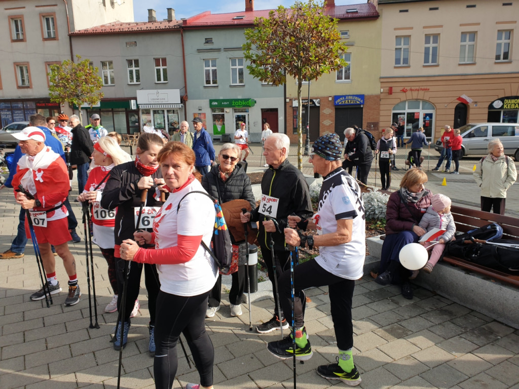 Niepodległościowy marsz nordic walking w Chrzanowie 11.11.2022