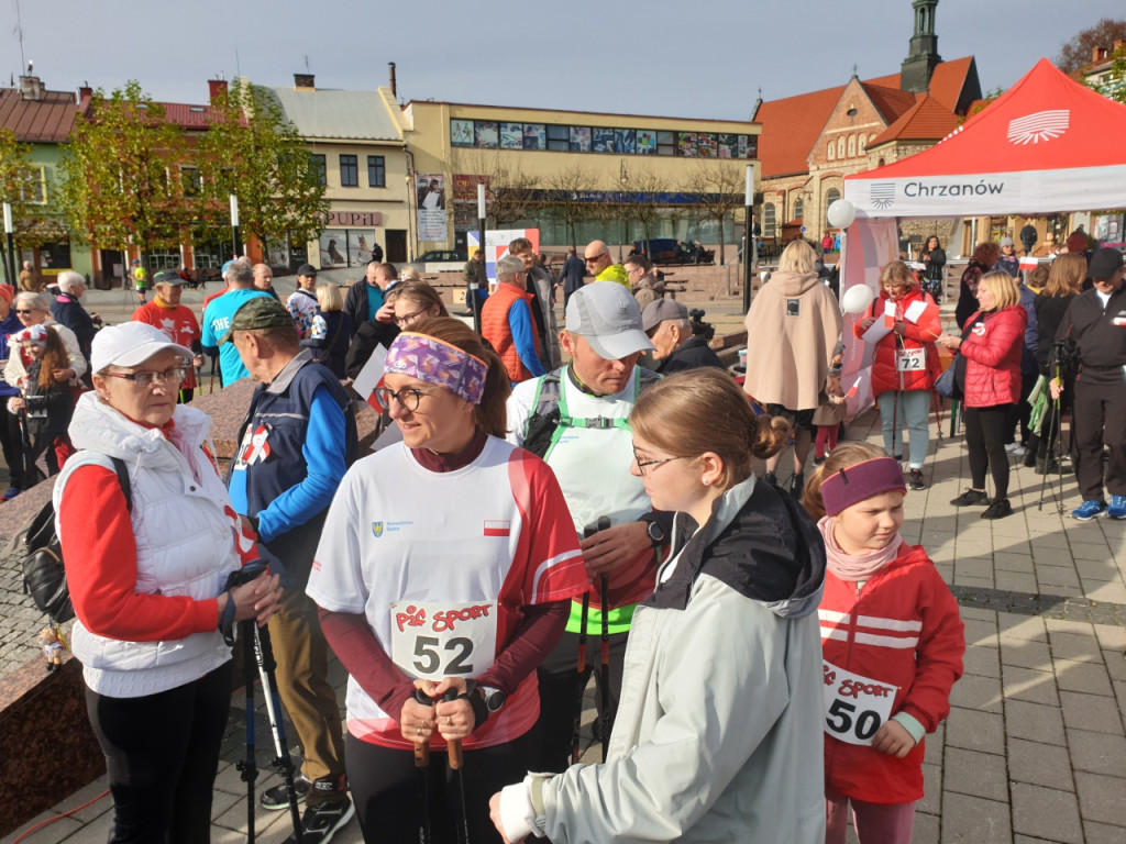 Niepodległościowy marsz nordic walking w Chrzanowie 11.11.2022