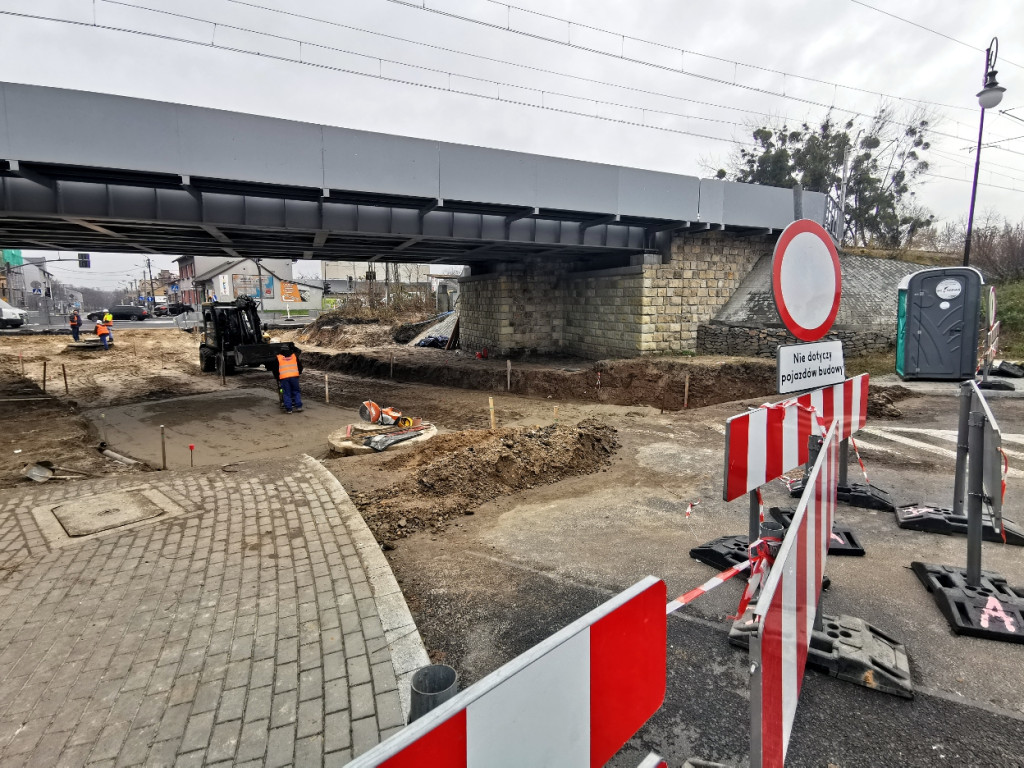 Trwa budowa jezdni na ul. Krakowskiej pod wiaduktem kolejowym