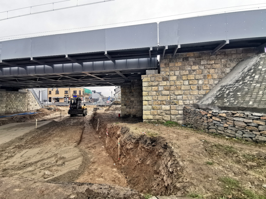 Trwa budowa jezdni na ul. Krakowskiej pod wiaduktem kolejowym