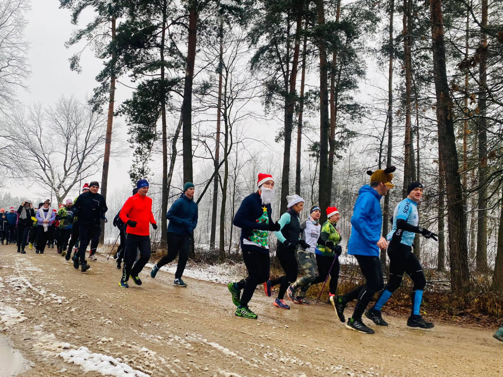 Mikołajkowy i jubileuszowy bieg parkrun w Chrzanowie