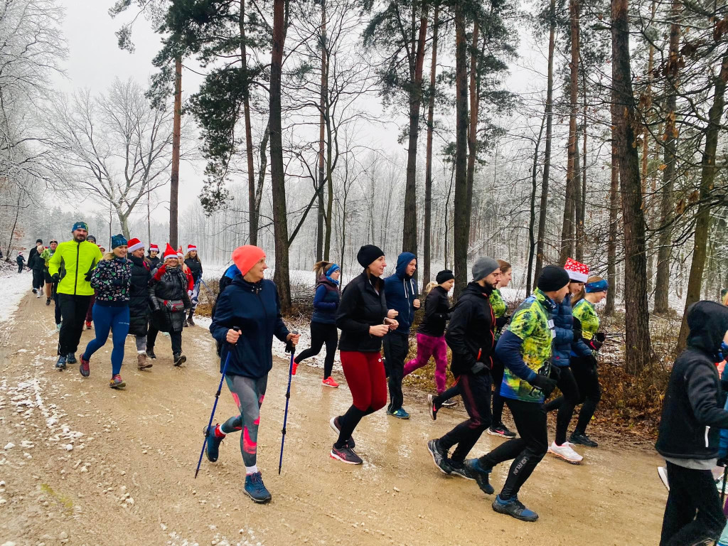 Mikołajkowy i jubileuszowy bieg parkrun w Chrzanowie