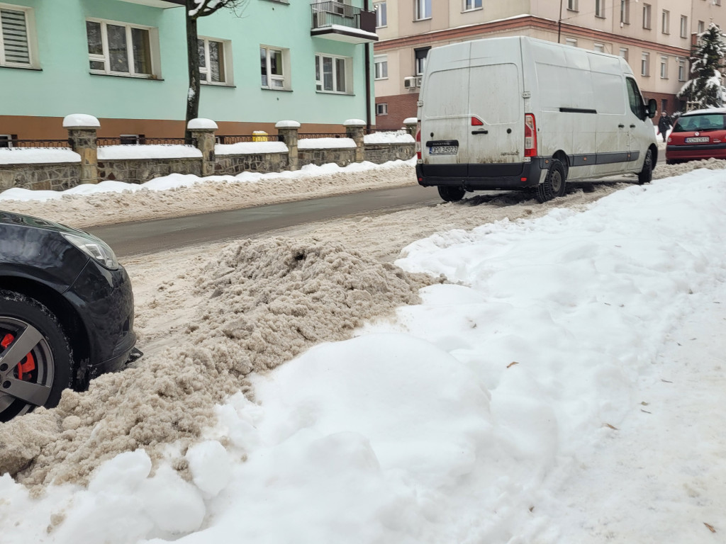 Tak wygląda Trzebinia w śniegu w dzień targowy