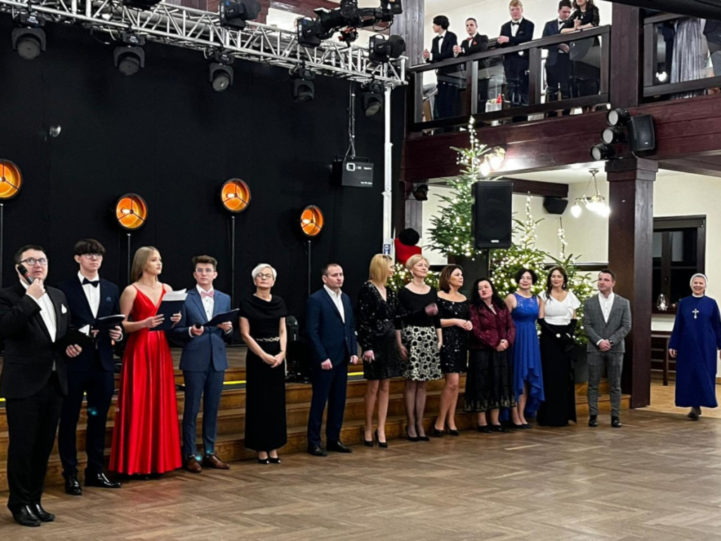 Studniówka I LO w Chrzanowie w Folwarku Zalesie 7.01.2023