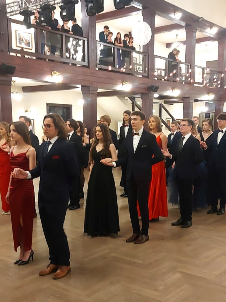 Studniówka I LO w Chrzanowie w Folwarku Zalesie 7.01.2023