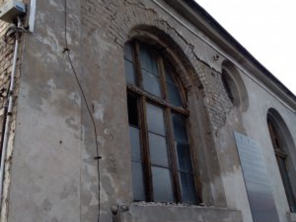 Synagoga w Trzebini czeka na ratunek