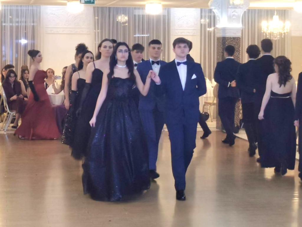 Studniówka LO w Krzeszowicach - Kasztel Kajasówka w Rybnej