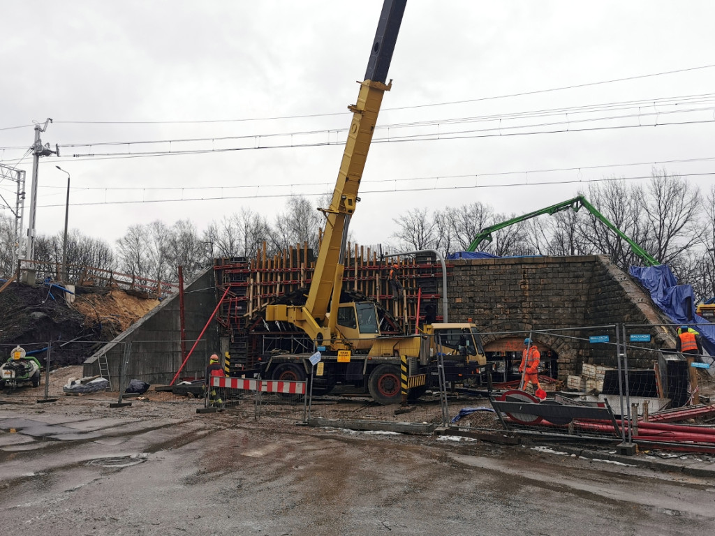 Przebudowa zabytkowych wiaduktów kolejowych nad ul. Sienną i Krasickiego w Chrzanowie