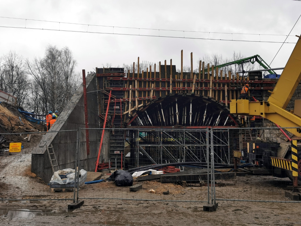 Przebudowa zabytkowych wiaduktów kolejowych nad ul. Sienną i Krasickiego w Chrzanowie