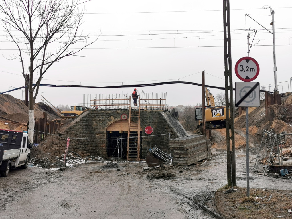 Przebudowa zabytkowych wiaduktów kolejowych nad ul. Sienną i Krasickiego w Chrzanowie