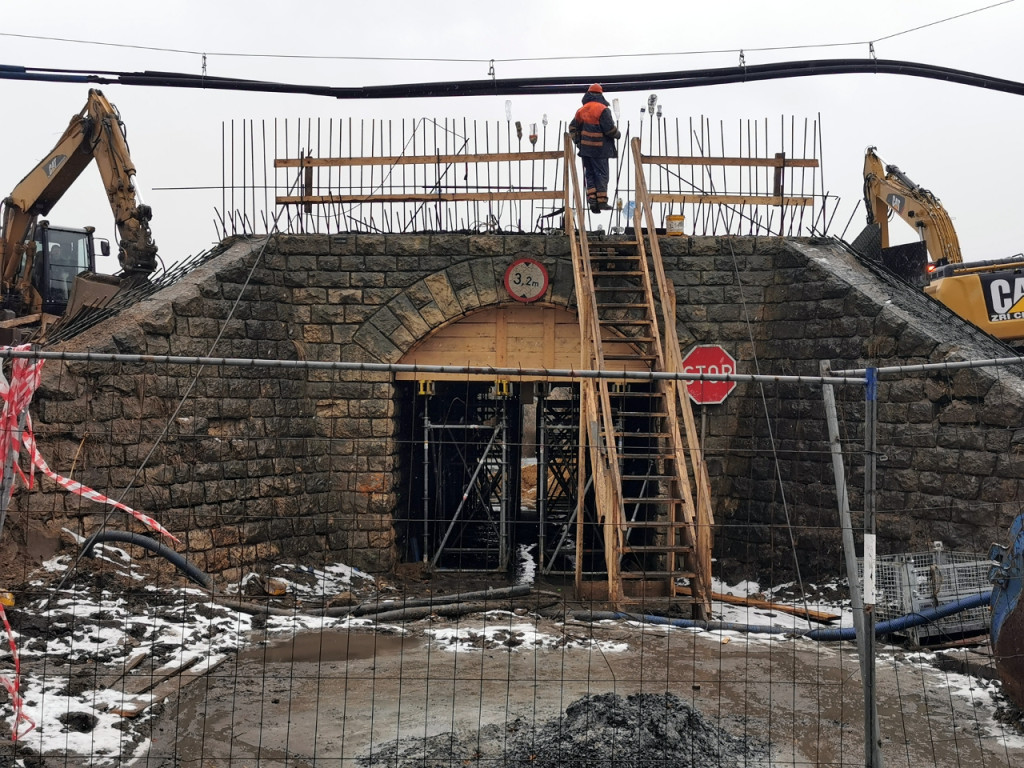 Przebudowa zabytkowych wiaduktów kolejowych nad ul. Sienną i Krasickiego w Chrzanowie