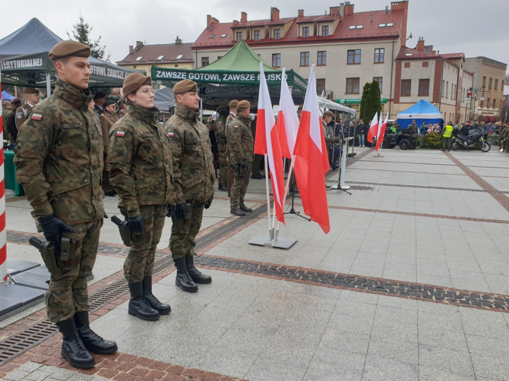 Przysięga żołnierzy WOT na rynku w Trzebini 1.04.2023