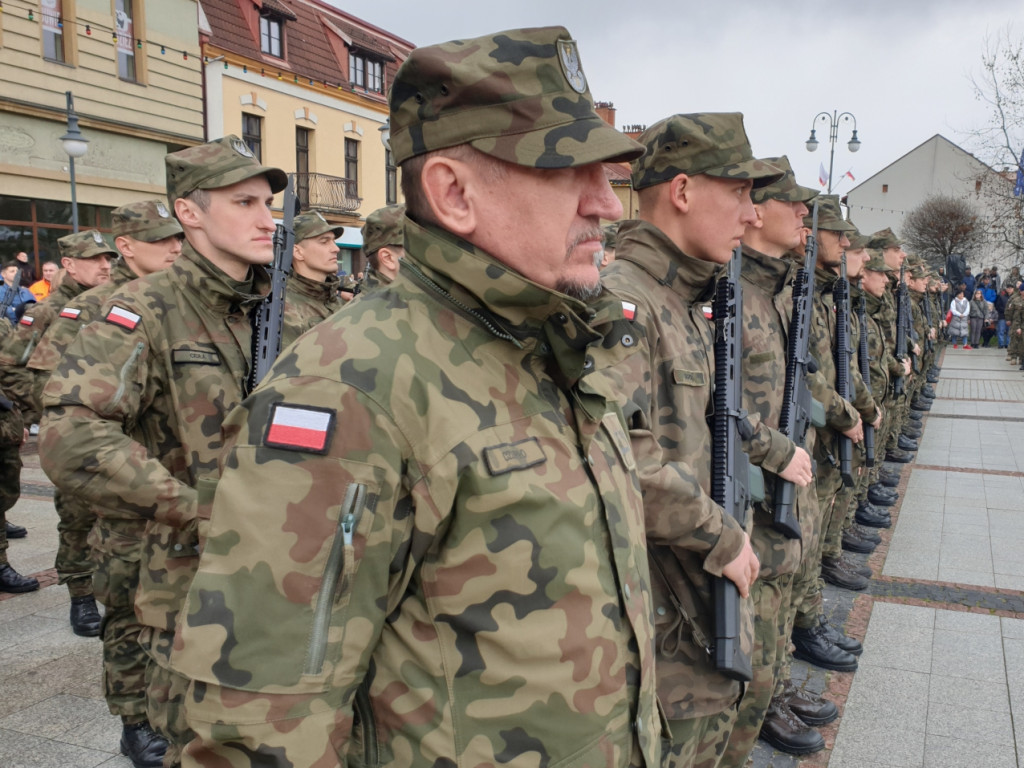 Przysięga żołnierzy WOT na rynku w Trzebini 1.04.2023