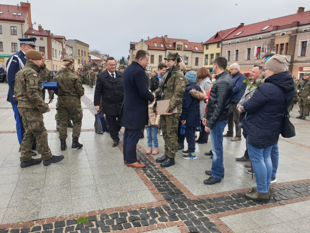 Przysięga żołnierzy WOT na rynku w Trzebini 1.04.2023
