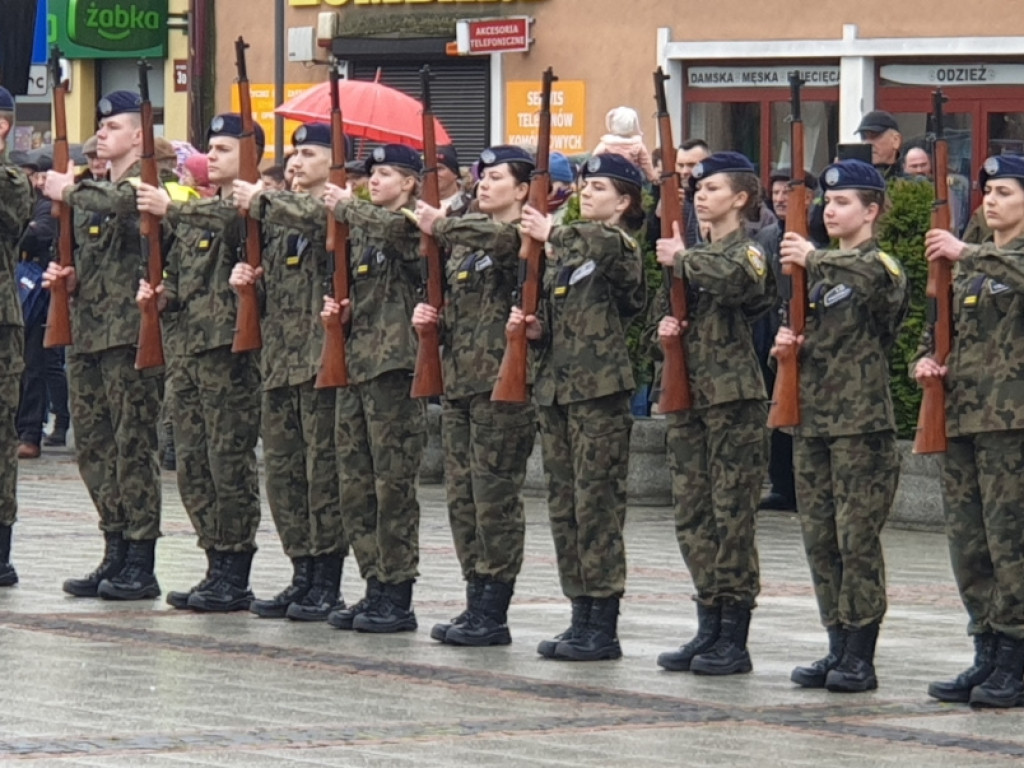 Przysięga żołnierzy WOT na rynku w Trzebini 1.04.2023