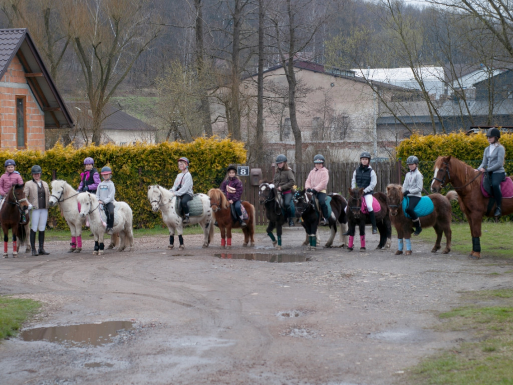 Święcenie pokarmów na kucykach w Tenczynku 8.04.2023