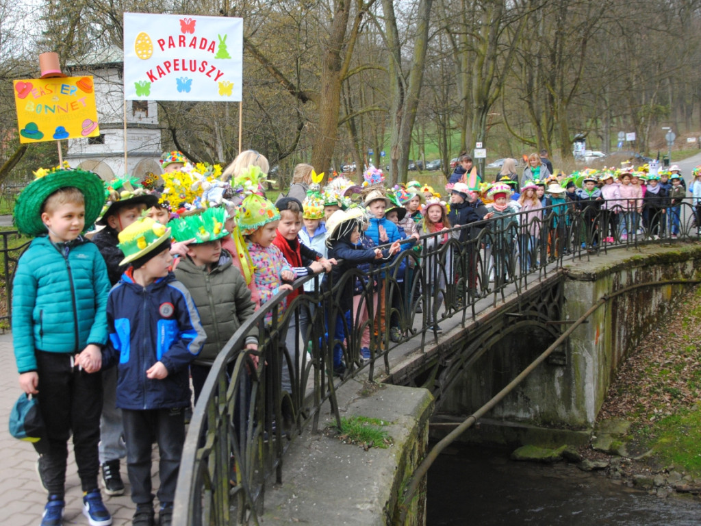 Parada kapeluszy w Krzeszowicach 13.04.2023