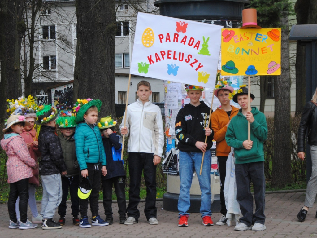 Parada kapeluszy w Krzeszowicach 13.04.2023
