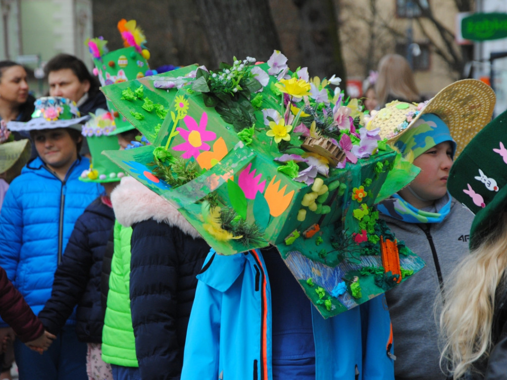 Parada kapeluszy w Krzeszowicach 13.04.2023