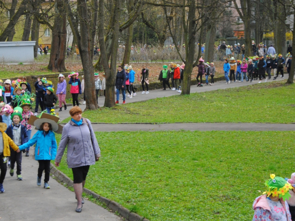 Parada kapeluszy w Krzeszowicach 13.04.2023