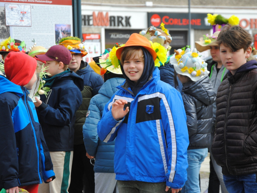 Parada kapeluszy w Krzeszowicach 13.04.2023