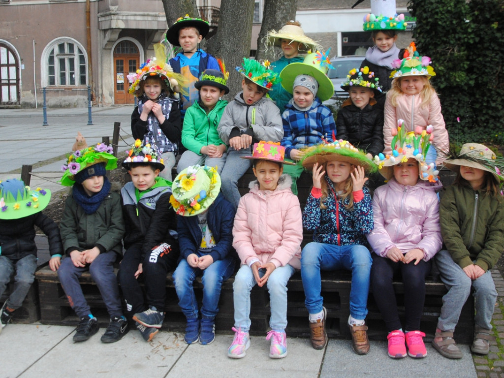 Parada kapeluszy w Krzeszowicach 13.04.2023