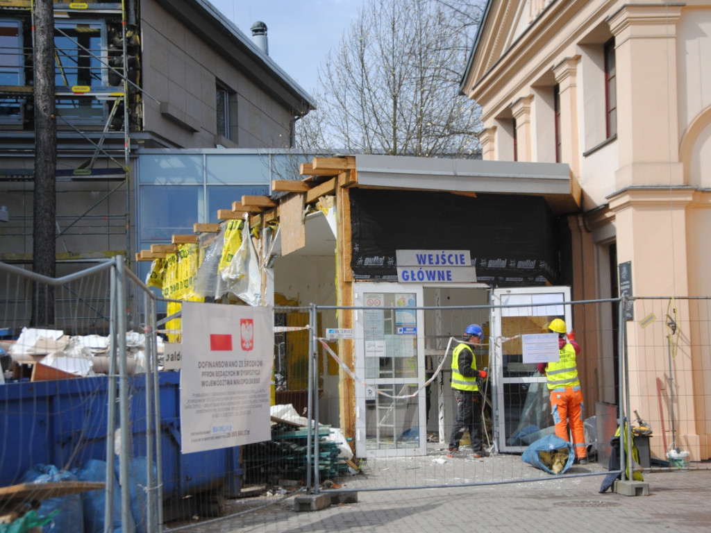 Burzenie przewiązki przy balneologii w Krzeszowicach 14.04.2023