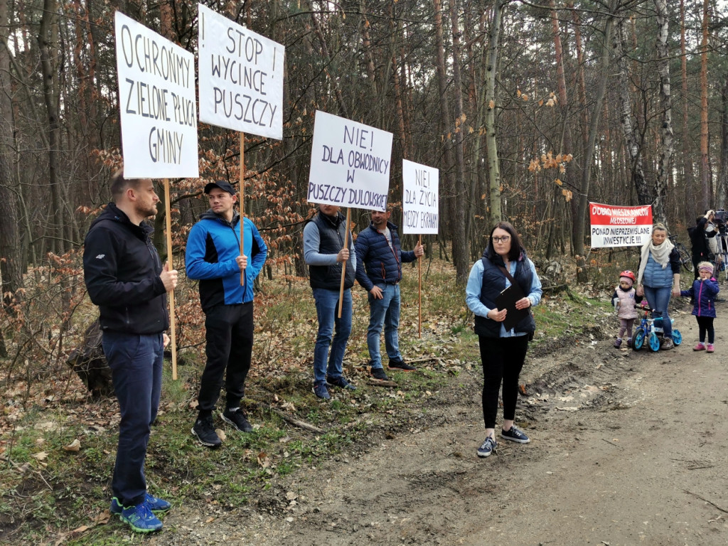 Protest przeciwko budowie obwodnicy przez Puszczę Dulowską