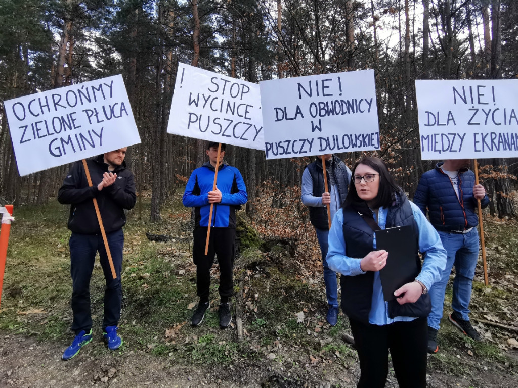 Protest przeciwko budowie obwodnicy przez Puszczę Dulowską