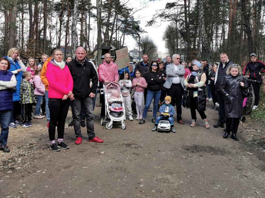 Protest przeciwko budowie obwodnicy przez Puszczę Dulowską