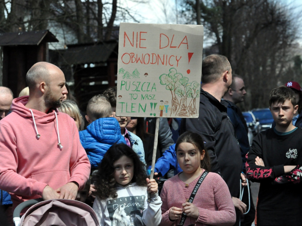 Protest przeciwko budowie obwodnicy przez Puszczę Dulowską