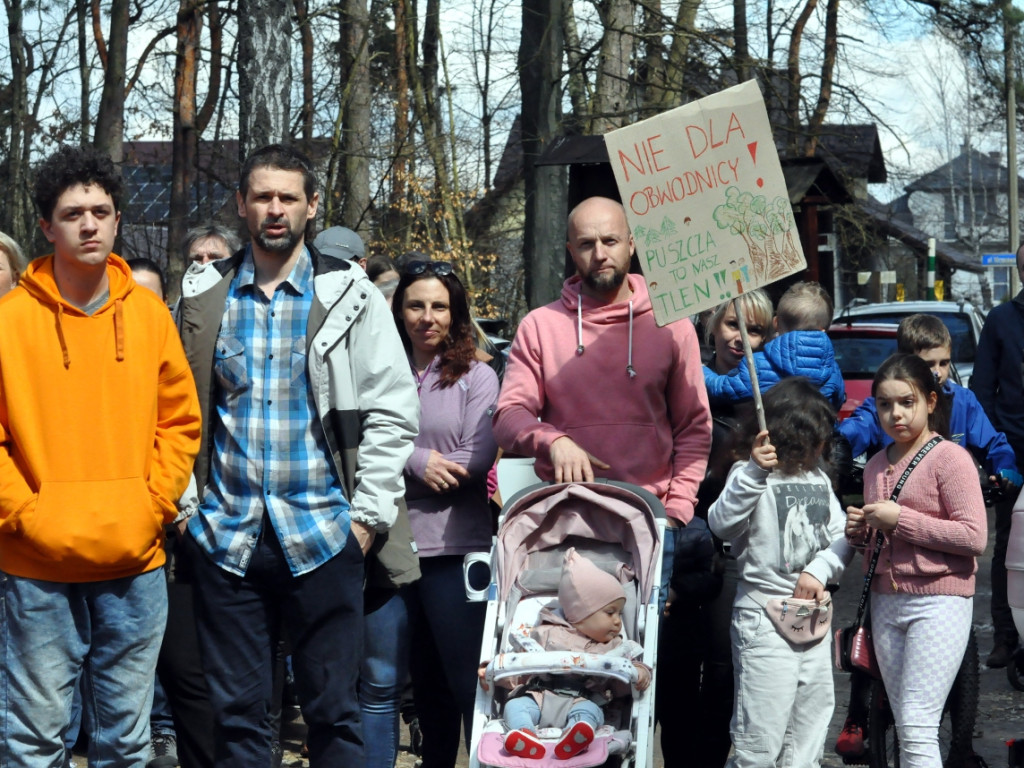 Protest przeciwko budowie obwodnicy przez Puszczę Dulowską