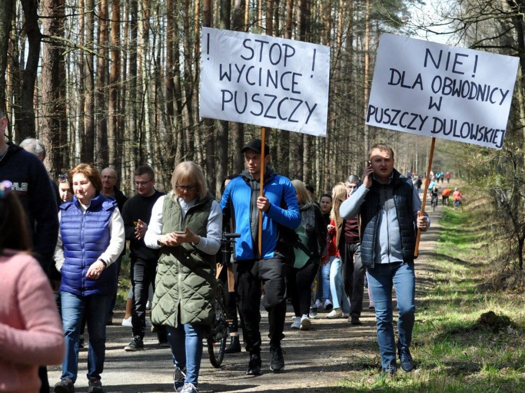 Protest przeciwko budowie obwodnicy przez Puszczę Dulowską