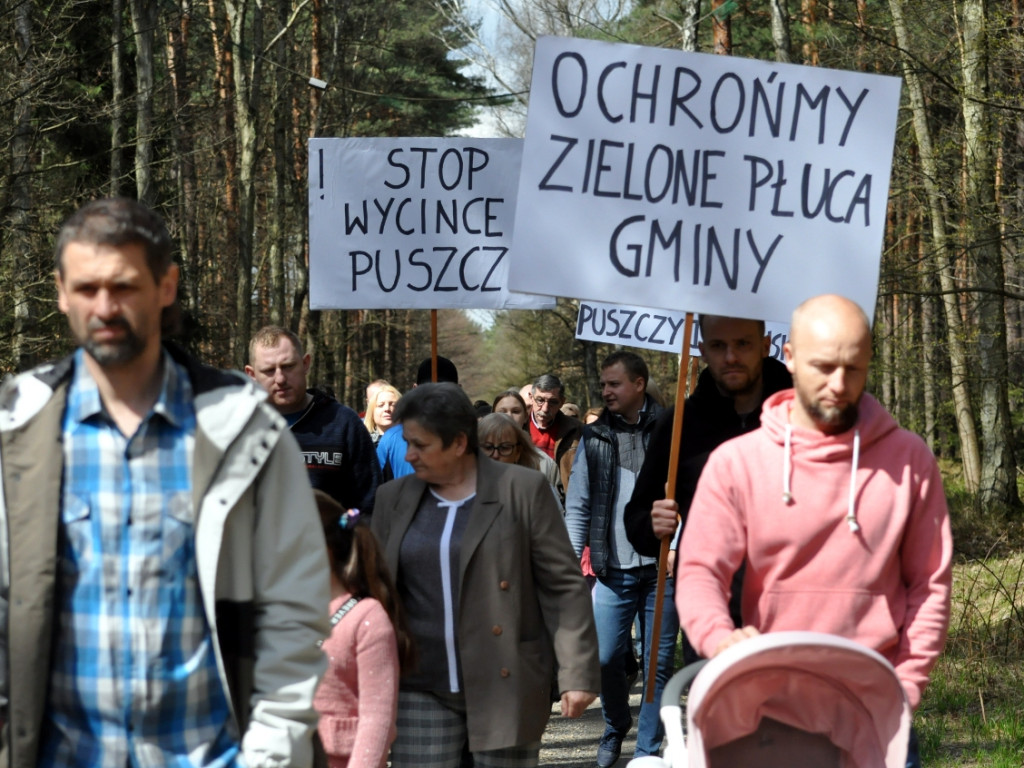 Protest przeciwko budowie obwodnicy przez Puszczę Dulowską