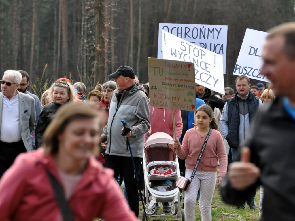 Protest przeciwko budowie obwodnicy przez Puszczę Dulowską