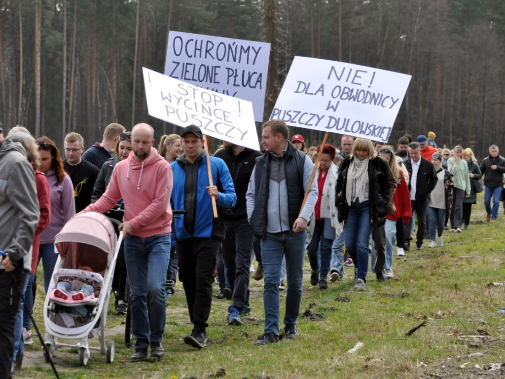 Protest przeciwko budowie obwodnicy przez Puszczę Dulowską