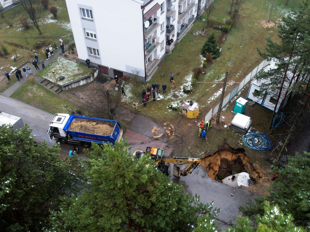 Zapadliska w Trzebini - os. Gaj kwiecień 2023