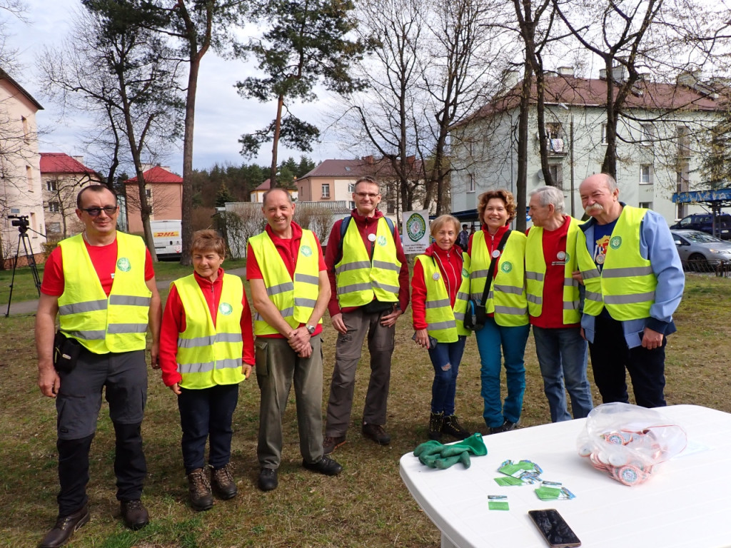 Sprzątanie lasu z PTT Chrzanów - kwiecień 2023