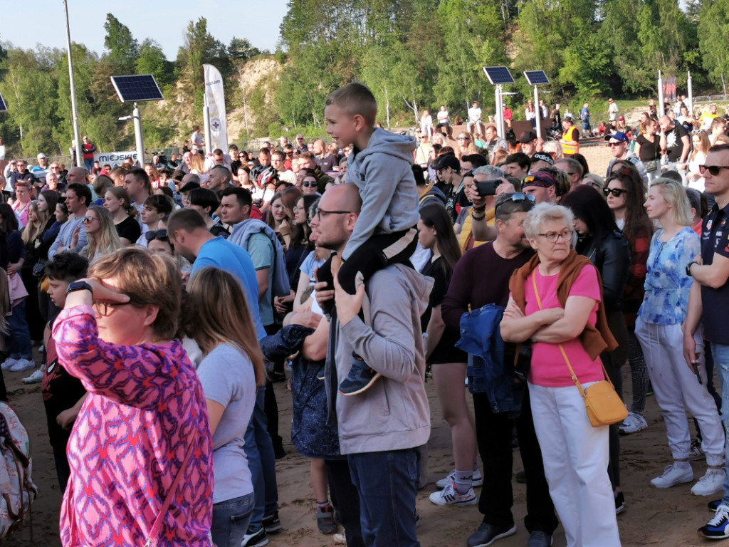 Enej zagrał nad Balatonem w Trzebini