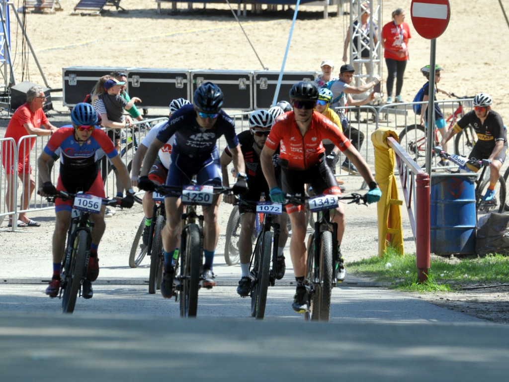 600 osób wystartowało z ośrodka Balaton w Trzebini na trasę maratonu MTB