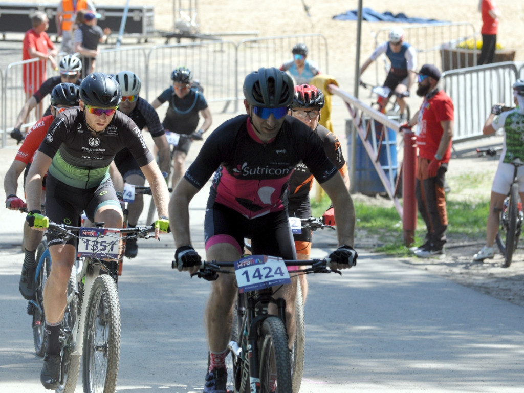 600 osób wystartowało z ośrodka Balaton w Trzebini na trasę maratonu MTB