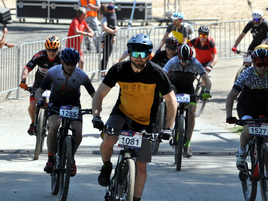 600 osób wystartowało z ośrodka Balaton w Trzebini na trasę maratonu MTB