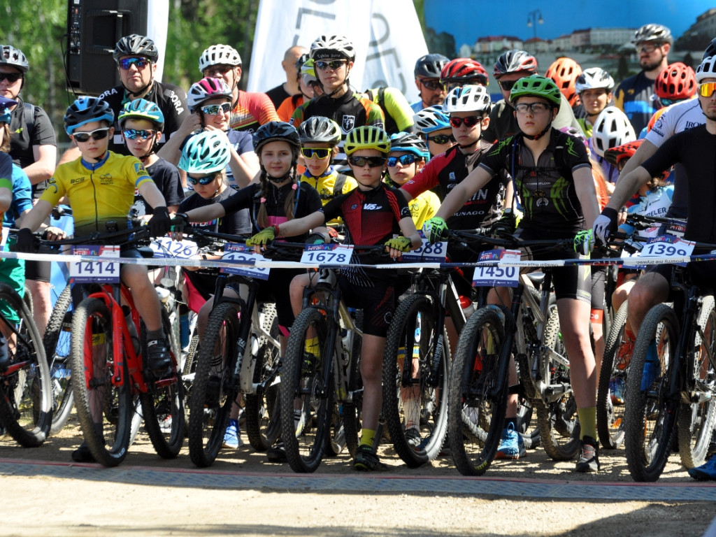 600 osób wystartowało z ośrodka Balaton w Trzebini na trasę maratonu MTB